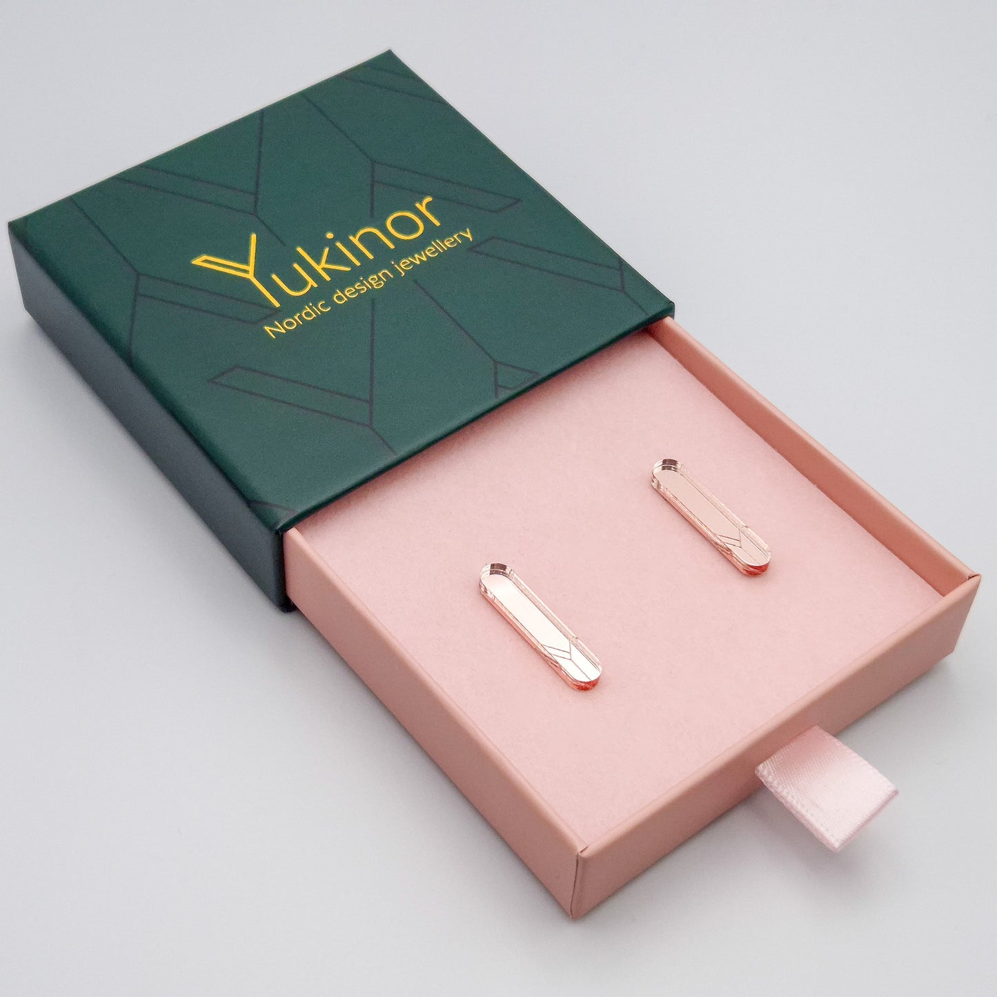 ame rose gold earrings in a jewelry box | ame ruusukulta korulaatikossa