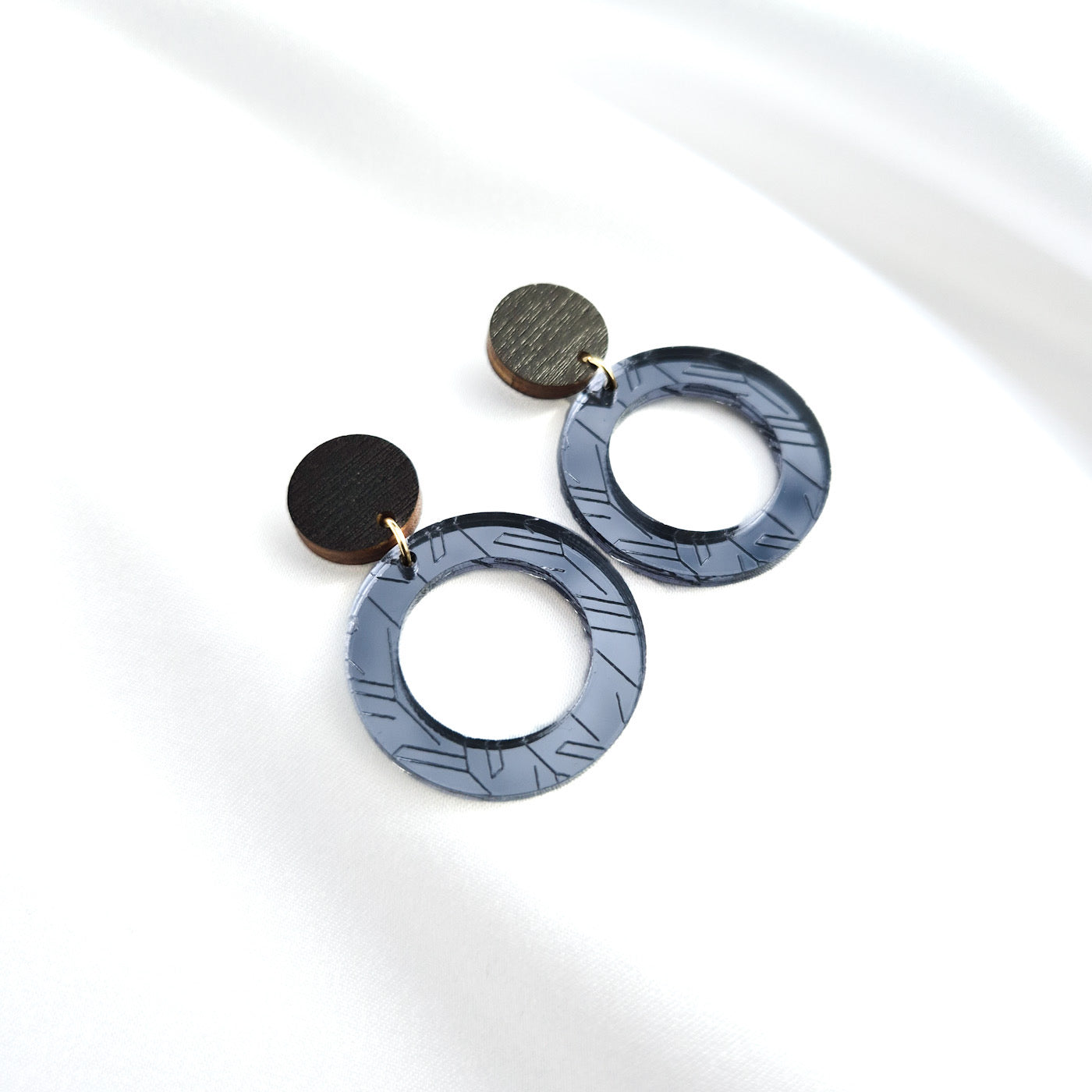 yukinor maru earring in graphite-black-black | yukinor maru-korvakoru grafiitin-musta-musta