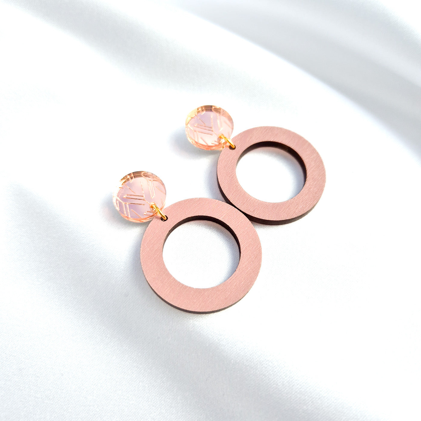 yukinor maru earring in peach-rose-gold | yukinor maru-korvakoru persikka-ruuskulta 2