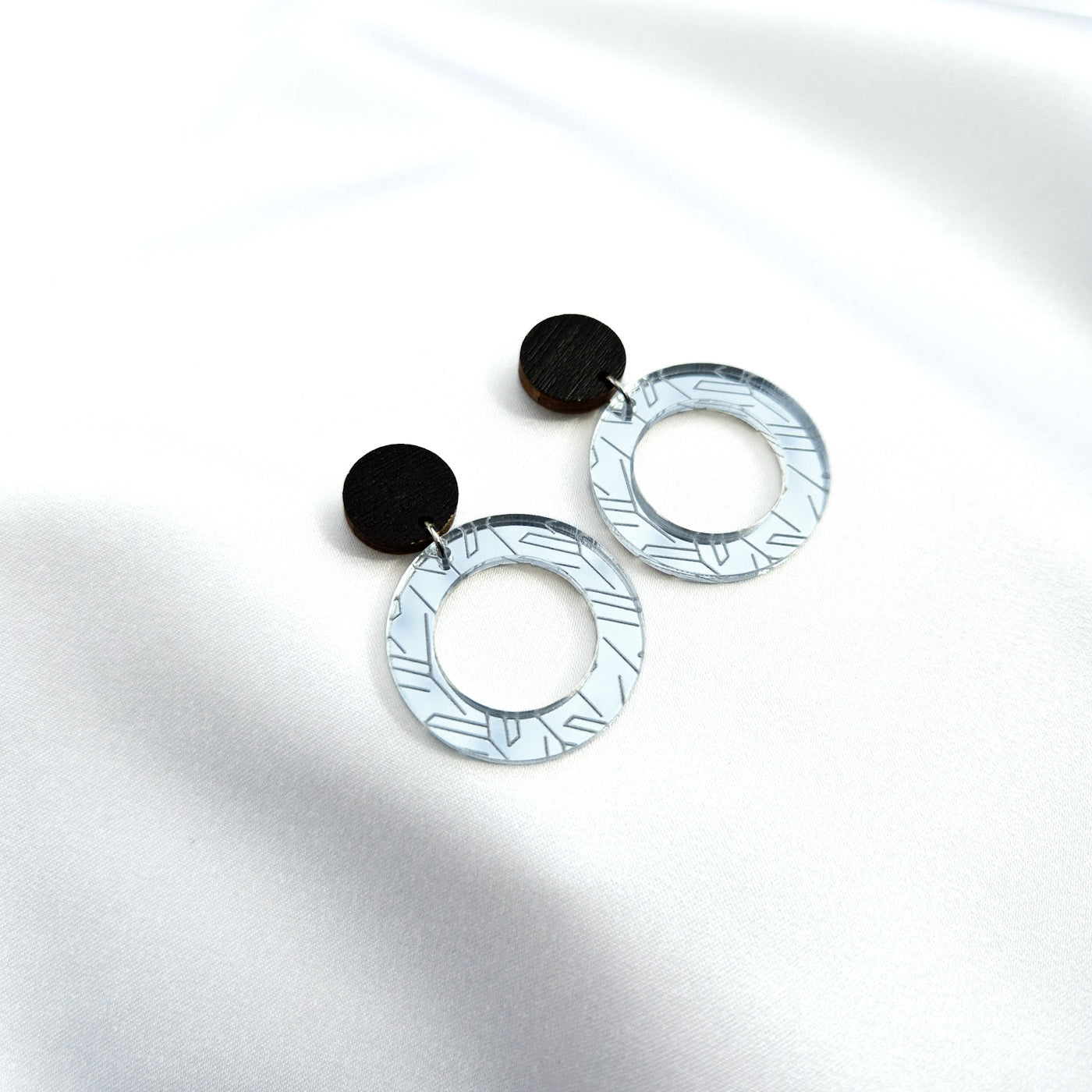 yukinor maru earring in silver-black | yukinor maru-korvakoru hopea-musta