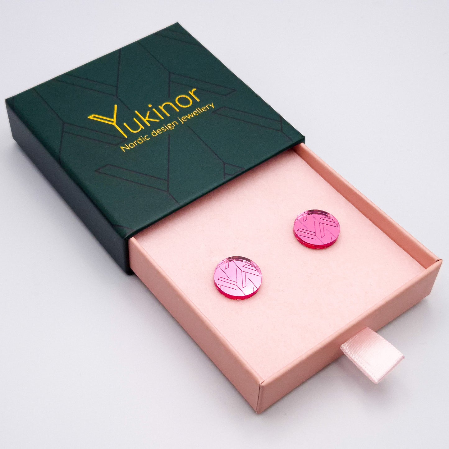 yuki pink earrings in a jewelry box | yuki pinkki korulaatikossa